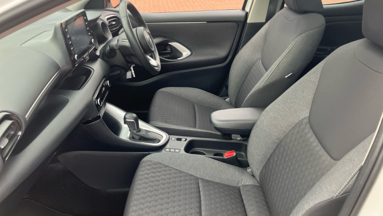 Toyota Yaris 1.5 Hybrid Design 5dr CVT Hybrid Hatchback